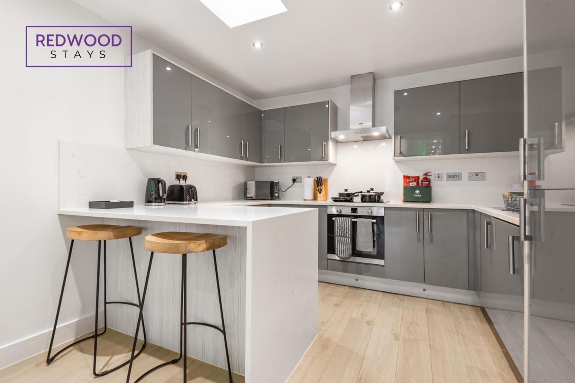 1 Bed 1 Bath Town Center Apartments For Corporates & Contractors, Wifi, Netflix And Parking On Selected Units By Redwood Stays Aldershot Luaran gambar