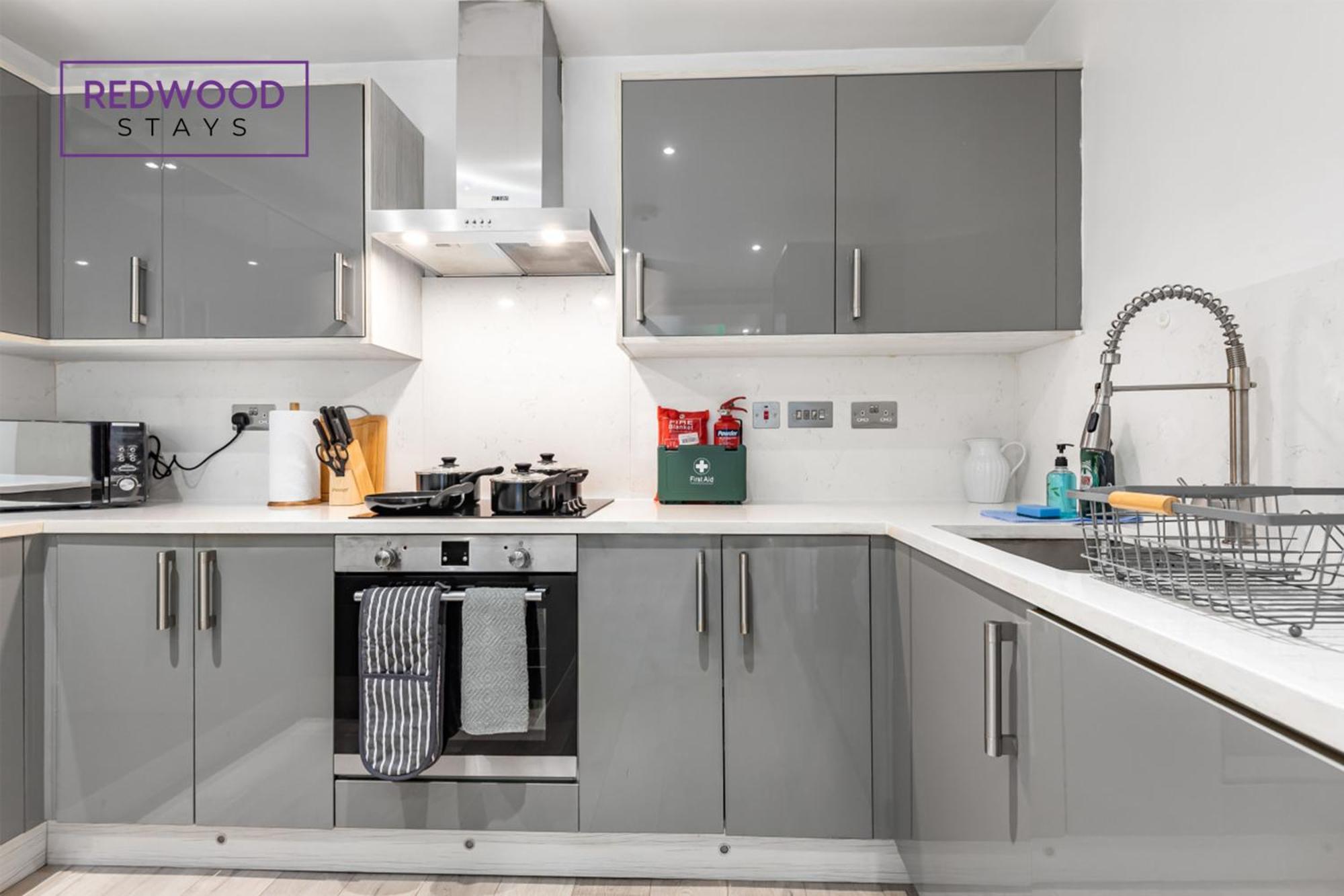 1 Bed 1 Bath Town Center Apartments For Corporates & Contractors, Wifi, Netflix And Parking On Selected Units By Redwood Stays Aldershot Luaran gambar