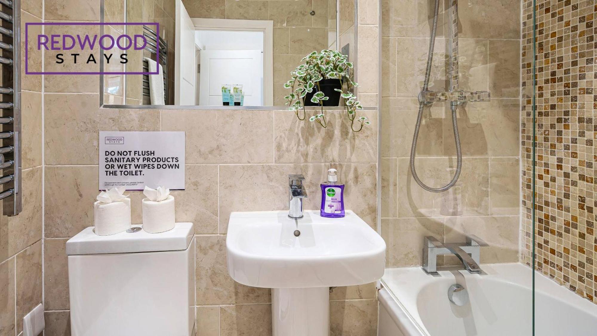 1 Bed 1 Bath Town Center Apartments For Corporates & Contractors, Wifi, Netflix And Parking On Selected Units By Redwood Stays Aldershot Luaran gambar