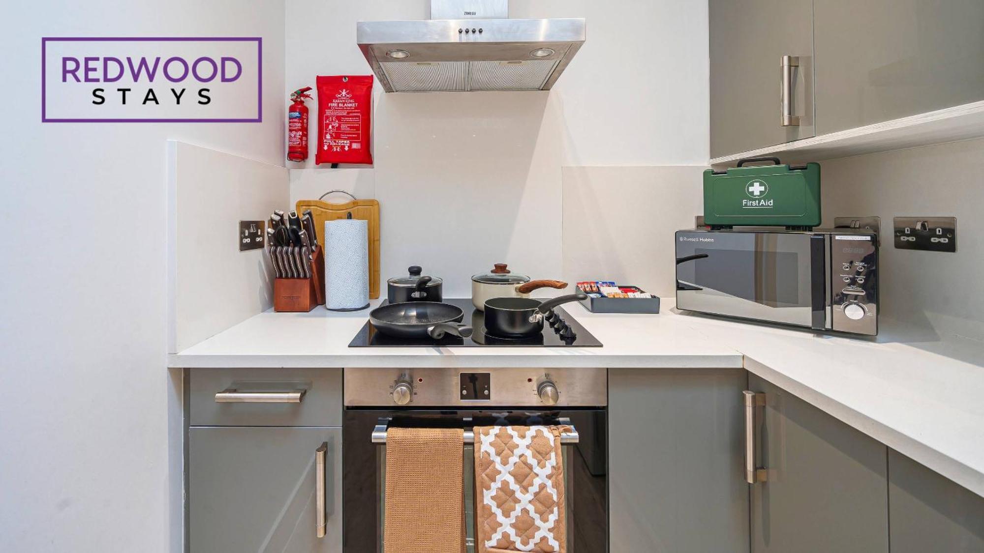 1 Bed 1 Bath Town Center Apartments For Corporates & Contractors, Wifi, Netflix And Parking On Selected Units By Redwood Stays Aldershot Luaran gambar